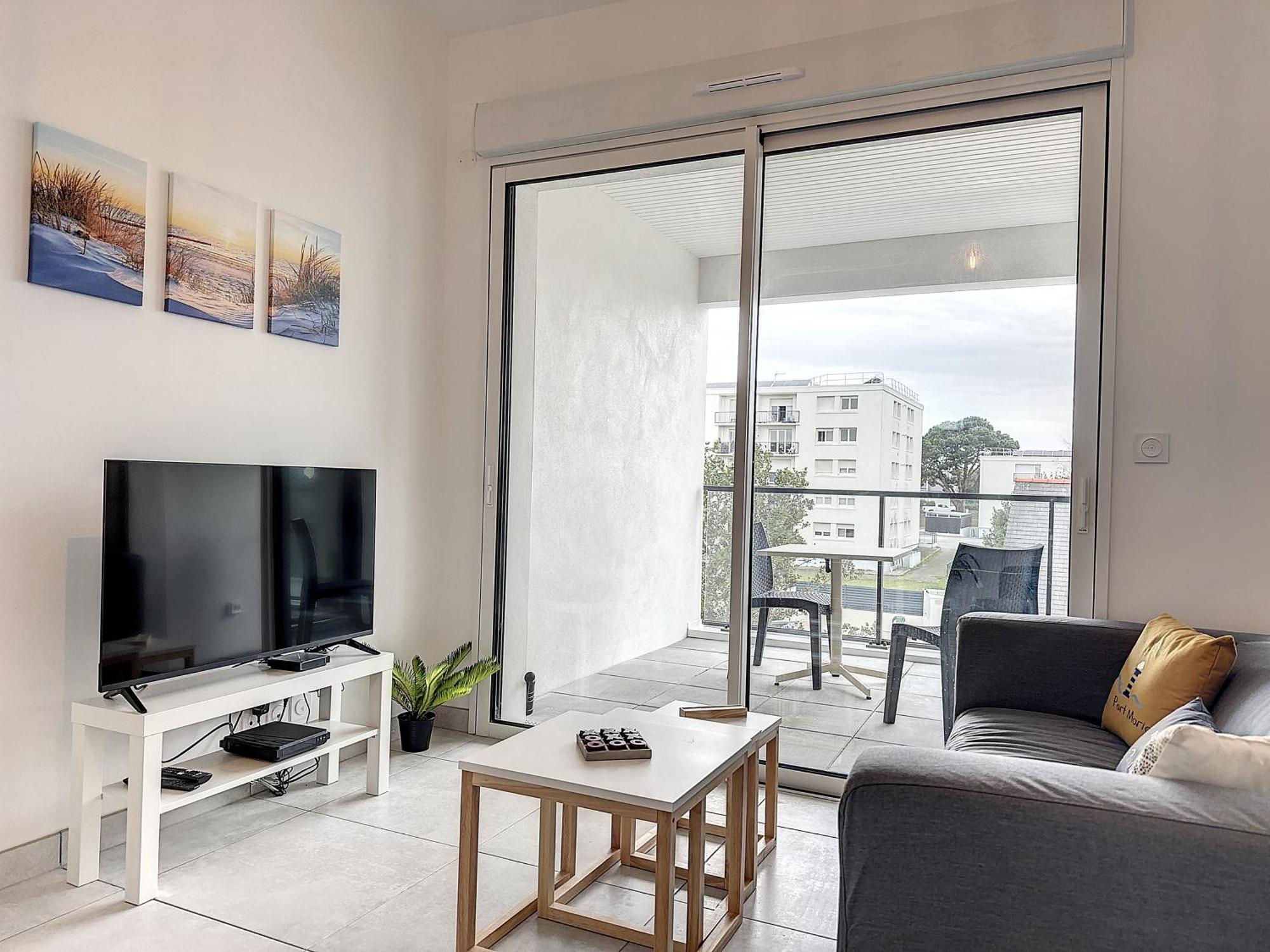 Le 121 - 101 Apartment