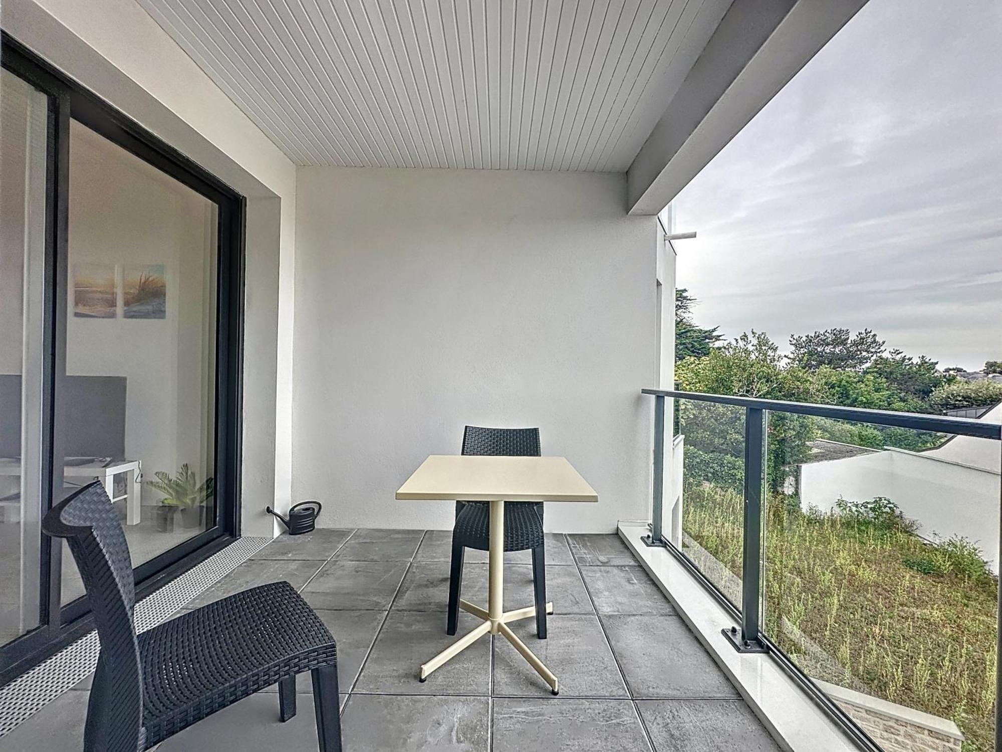 Le 121 - 101 Apartment